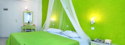 Artemis Suites(Formerly Artemis Studios(Megalochori))