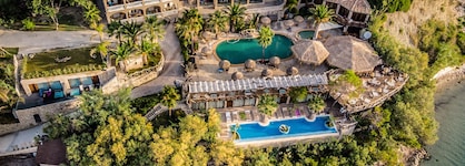 Gloria Maris Hotel Suites & Villas