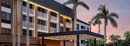 Courtyard By Marriott - Naples