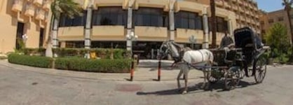 Aracan Eatabe Luxor Hotel