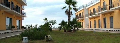 Royals Gate Hotel