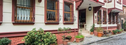Aruna Hotel