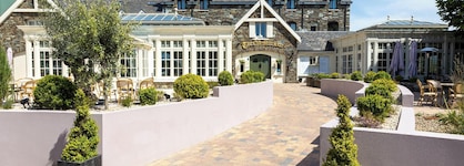 Killarney Heights Hotel