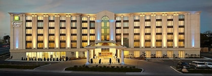 Holiday Inn & Suites Montreal Airport By Ihg