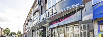 Oyo Bostons Manor Hotel