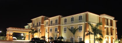 Super 8 By Wyndham Hidalgo Mcallen Area