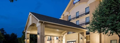 Days Inn & Suites By Wyndham Cedar Rapids