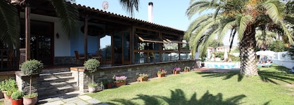Hanioti Village Resort