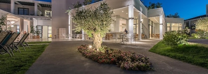 Aqua Bay Suites