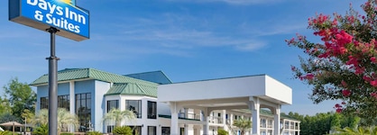 Days Inn & Suites By Windham Savannah Midtown