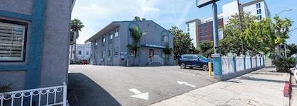 Hollywood City Inn