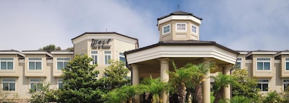 West Inn & Suites