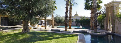 Palais Namaskar