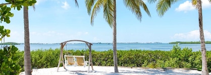 Parrot Key Hotel & Villas