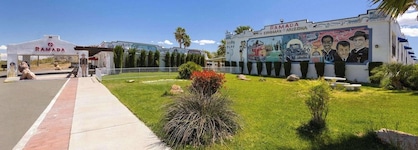 Ramada By Wyndham Kingman