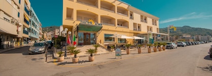 Hotel Riva Del Sole