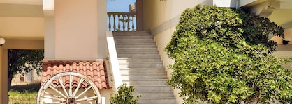 Belussi Beach Hotel & Suites