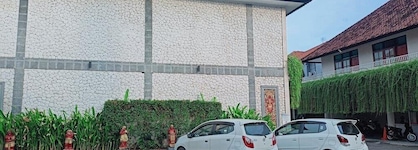 Catur Adi Putra Hotel