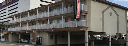 Red Carpet Inn & Suites
