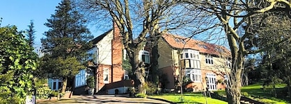 Grimscote Manor Hotel