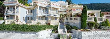 Enavlion Hotel
