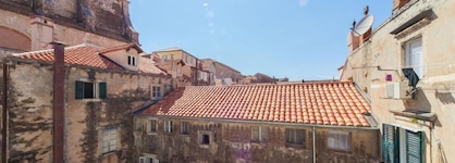 Amoret Apartments