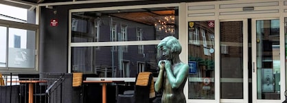 Enter Amalie Hotel