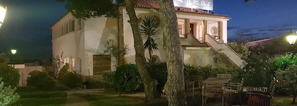 Amar Hostel, Suites & Surf Camp