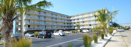 Coastal Palms Inn & Suites