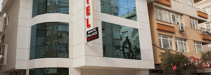 White Palace Hotel