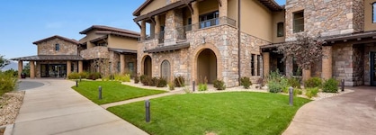 Flying Horse Resort & Club