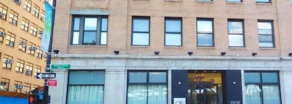 Q4 Hotel & Hostel