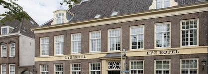 Eye Hotel
