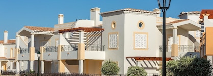 Nau Salema Beach Village