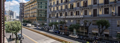 Napoli's Gold Hotel