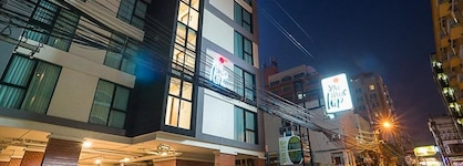 Sunshine Hip Hotel