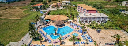 Antonis Apartments Pool Bar