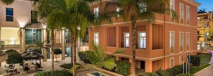 Trianon Luxury Apartments & Suites
