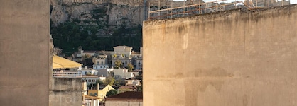 Urban Nest - Suites & Apartments