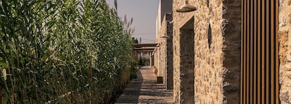 Theros All Suite Hotel