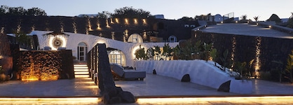 Theano Cave Suites & Villas