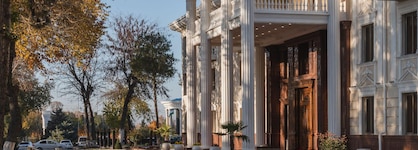 Zarafshon Parkside Hotel