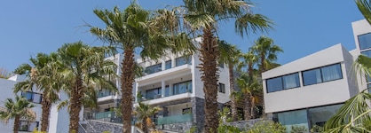 Lazar Lux Suites