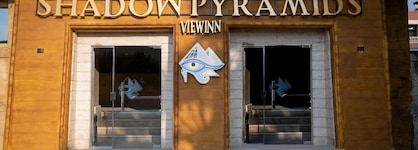 Shadow Pyramids View Inn