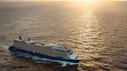 Photo Celebrity Reflection