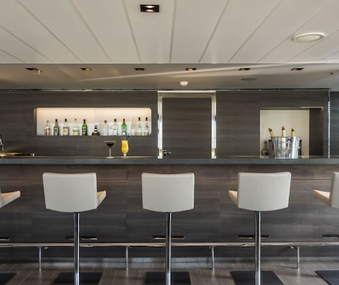 Salon Bar