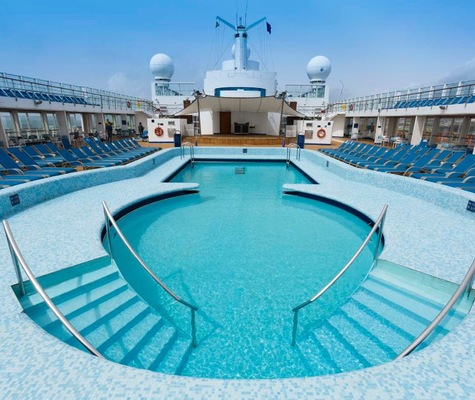Piscine extérieure Costa Victoria