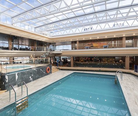 Piscine intérieure
