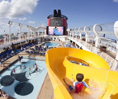 Toboggan et Piscine Disney