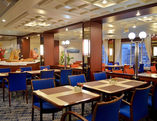 Restaurant à bord du Jules Verne